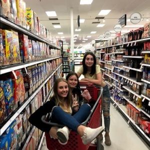 Meet your Posher, Calia